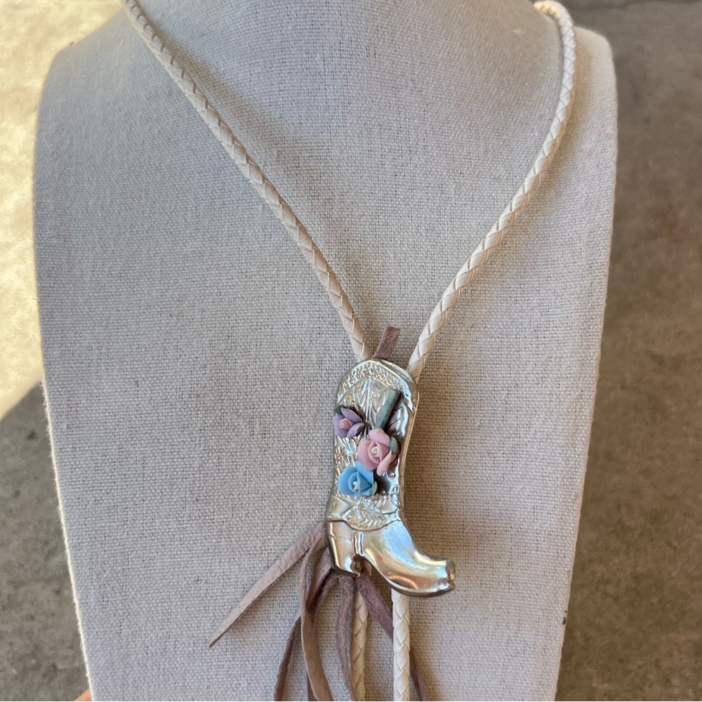 Boot pendant Western style bolo tie floral braided white cord Cowboy cowgirl
